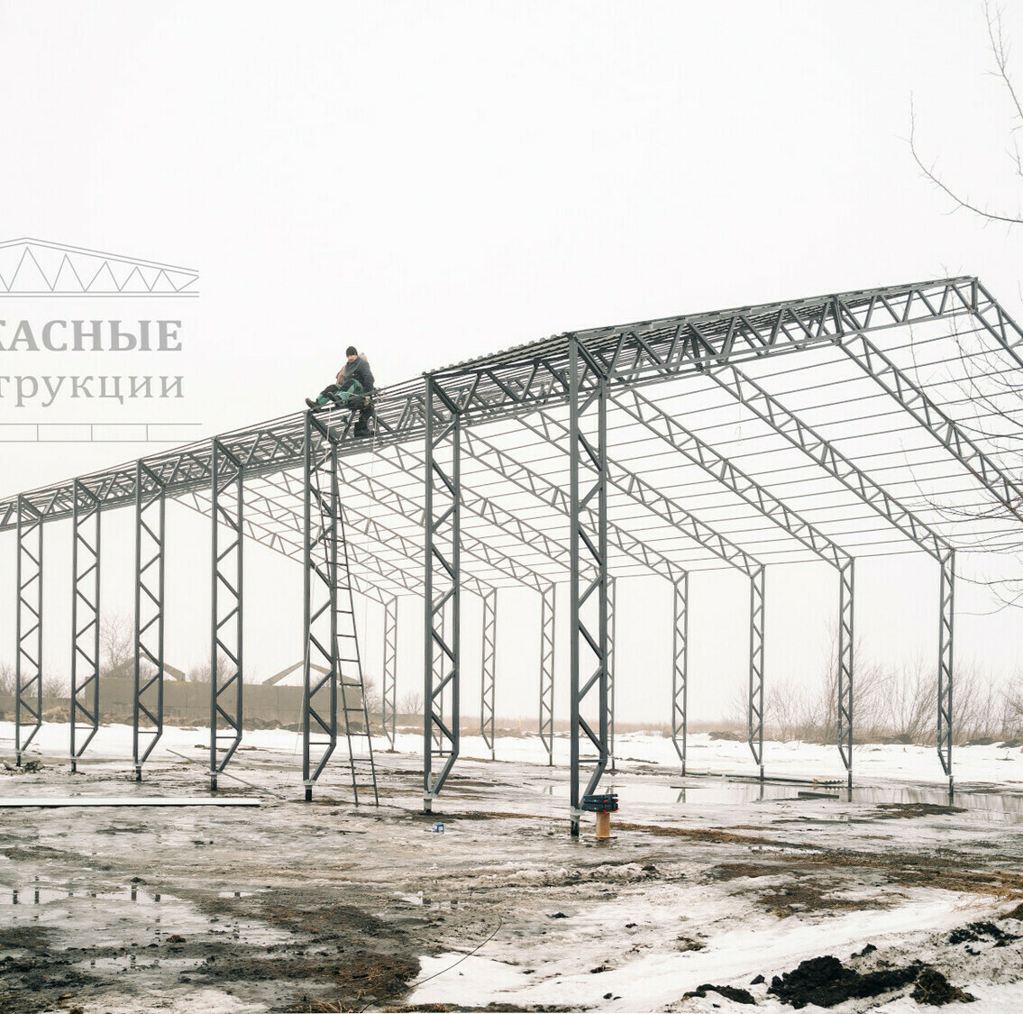 Каркасный навес для хранения сена